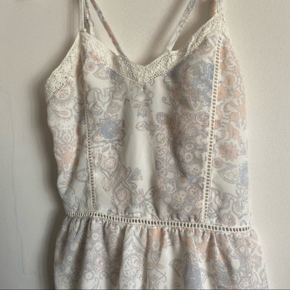 Kendall & Kylie • White Floral Crochet Harness Romper - Picture 4 of 6